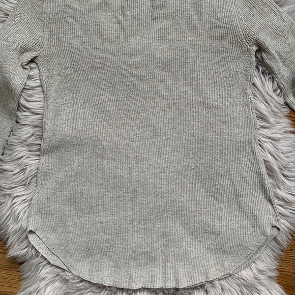 American Eagle Slim Fit Curved Hem Sweater - Picture 3 of 7